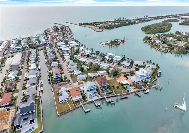 Photo 3 of Single family home for sale at 904 Inlet Cir, Venice, FL 34285 | MLS# C7518713 | Listing updated on 2026-09-13