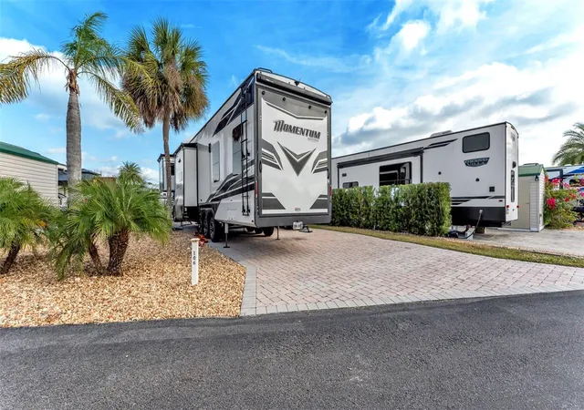 Photo 1 of Land for sale at 16404 Bay St, Clermont, FL 34714 | MLS# L4957737 | Listing updated on 2026-08-08