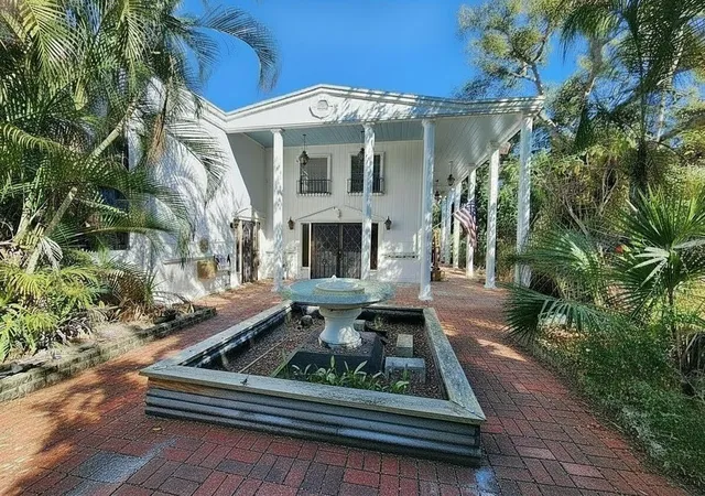 Photo 2 of Single family home for sale at 286 Shamrock Dr, Venice, FL 34293 | MLS# N6141807 | Listing updated on 2026-10-09