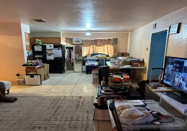 Photo 2 of Single family home for sale at 1602 Bren Lee Ct, Orlando, FL 32805 | MLS# O6365579 | Listing updated on 2026-09-30