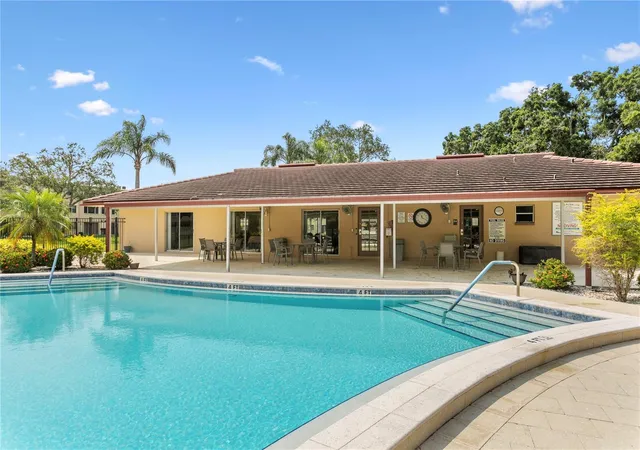 Listing Photo 2 - Condo for sale in building located at 4920 Locust St Ne, ST PETERSBURG, FL 33703 - Unit #115
