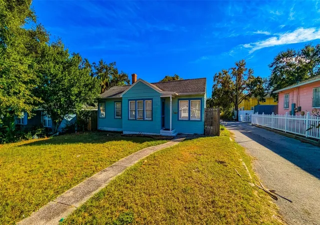 Photo 1 of Single family home for sale at 860 16th Avenue S, St Petersburg, FL 33701 | MLS# TB8454354 | Listing updated on 2026-10-15