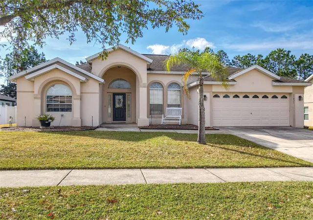 Photo 1 of Sale Pending at 15825 Robin Hl Loop, Clermont, FL 34714 | MLS# O6365611 | Listing updated on 2026-05-19