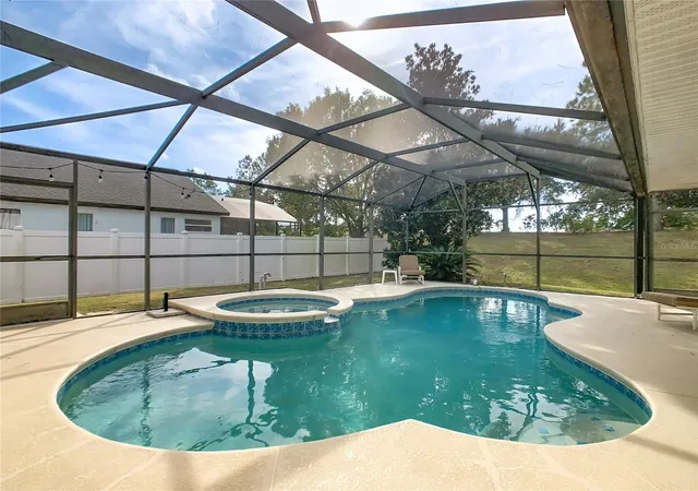 Photo 3 of Sale Pending at 15825 Robin Hl Loop, Clermont, FL 34714 | MLS# O6365611 | Listing updated on 2026-05-19