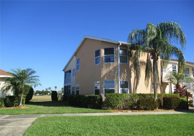 Homes for sale in Palmetto, FL | 1620 Fairway Tr #A, Palmetto, FL 34221 | MLS# A4674445