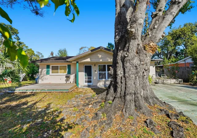 Photo 4 of Single family home for sale at 1619 Suponic Ave, Sarasota, FL 34243 | MLS# TB8454462 | Listing updated on 2026-08-31