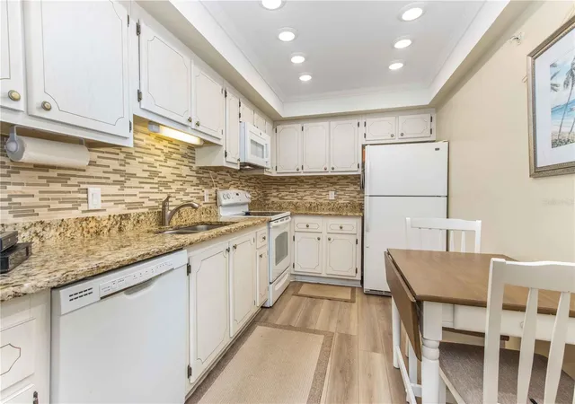 3rd image of 255 Dolphin Pt, Clearwater, FL 33767