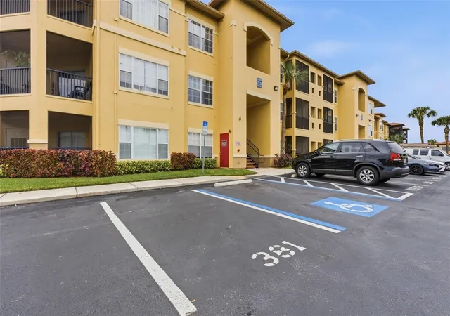 Listing Photo 4 - Condo for sale in building located at 4345 Bayside Vlg Dr, Tampa, FL 33615 - Unit #302