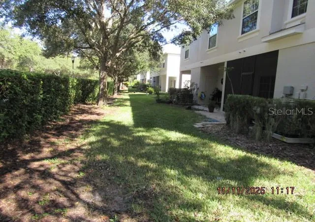 Photo 2 of Townhouse for sale at 1944 Greenwood Valley Dr, Plant City, FL 33563 | MLS# R4910360 | Listing updated on 2026-07-29