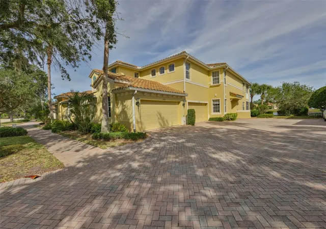 Photo 3 of Condo for sale at 1324 Emerald Dunes Dr, Sun City Center, FL 33573 | MLS# TB8454872 | Listing updated on 2026-10-09