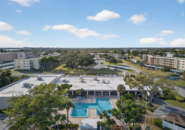 2nd image of 5521 80Th St N, Saint Petersburg, FL 33709