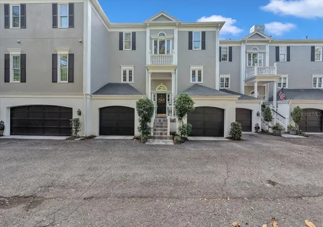 Photo 3 of Townhouse for sale at 6212 Bayshore Blvd #K, Tampa, FL 33611 | MLS# TB8454983 | Listing updated on 2026-09-24
