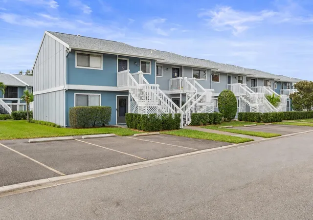 1st image of 6033 34Th St W #83, Bradenton, FL 34210 | MLS# A4674700