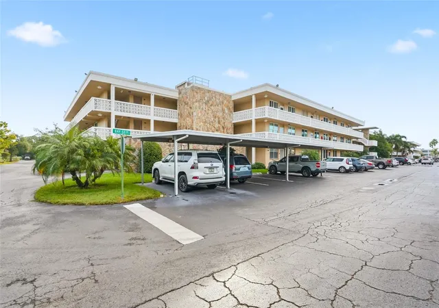 4th image of 5095 Bay St Ne #210, St Petersburg, FL 33703 | MLS# TB8455089