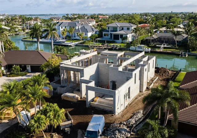 3rd image of 526 N Spoonbill Dr, Sarasota, FL 34236 | MLS# A4674712