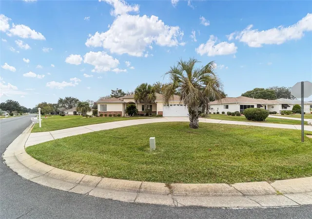 Photo 3 of Single family home for sale at 13766 SE 89th Avenue, Summerfield, FL 34491 | MLS# OM714790 | Listing updated on 2026-09-24