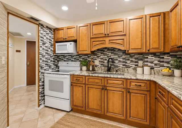 Photo 4 of Condo for sale at 925 N Halifax Ave #103, Daytona Beach, FL 32118 | MLS# FC314606 | Listing updated on 2026-10-01