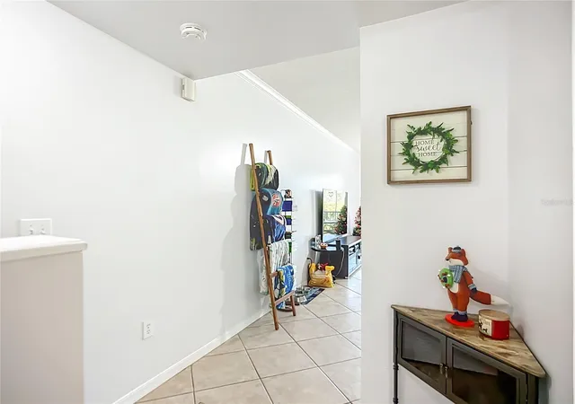 Listing Photo 5 - Condo for sale in building located at 4990 Baraldi Cir, Sarasota, FL 34235 - Unit #209