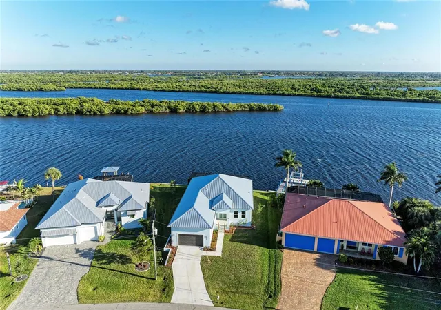 Photo 4 of Single family home for sale at 3564 Peace River Dr, Punta Gorda, FL 33983 | MLS# C7518849 | Listing updated on 2026-09-13