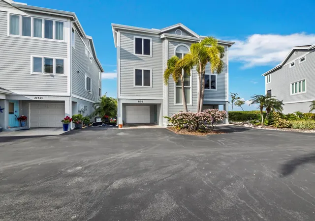 Homes for sale in Longboat Key, FL | 836 Evergreen Way, Longboat Key, FL 34228 | MLS# A4674750