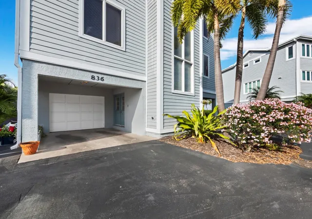 Homes for sale in Longboat Key, FL | 836 Evergreen Way, Longboat Key, FL 34228 | MLS# A4674750