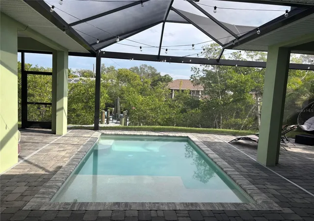3rd image of 805 30Th Ct E, Bradenton, FL 34208 | MLS# O6366392