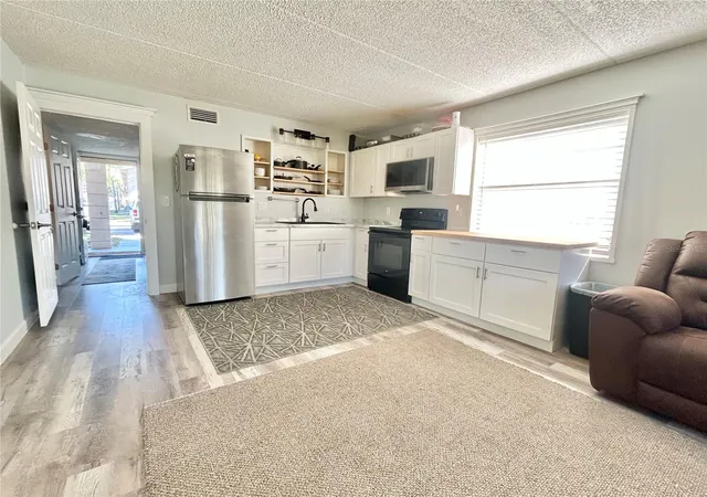 Listing Photo 4 - Condo for sale in building located at 2275 62nd Ave N, ST PETERSBURG, FL 33702 - Unit #101