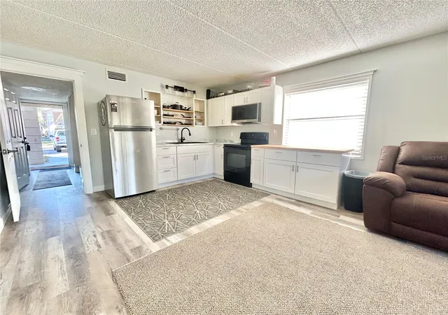 Listing Photo 5 - Condo for sale in building located at 2275 62nd Ave N, ST PETERSBURG, FL 33702 - Unit #101