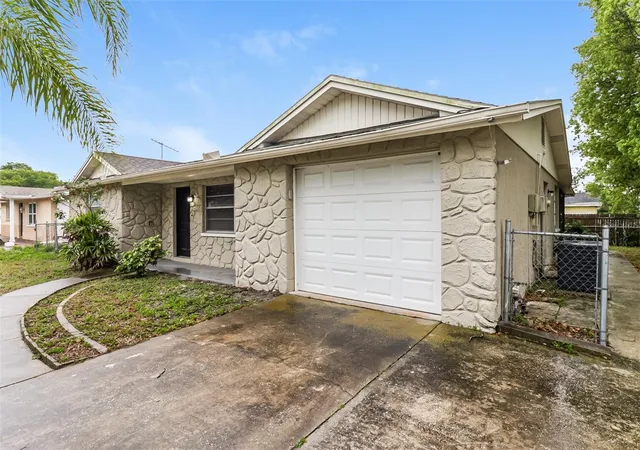 Photo 3 of Single family home for sale at 7004 Mayfield Dr, Port Richey, FL 34668 | MLS# O6366428 | Listing updated on 2026-10-03