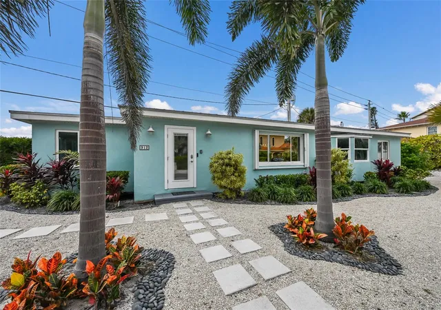 2nd image of 912 N Shore Dr, Anna Maria, FL 34216 | MLS# A4674847