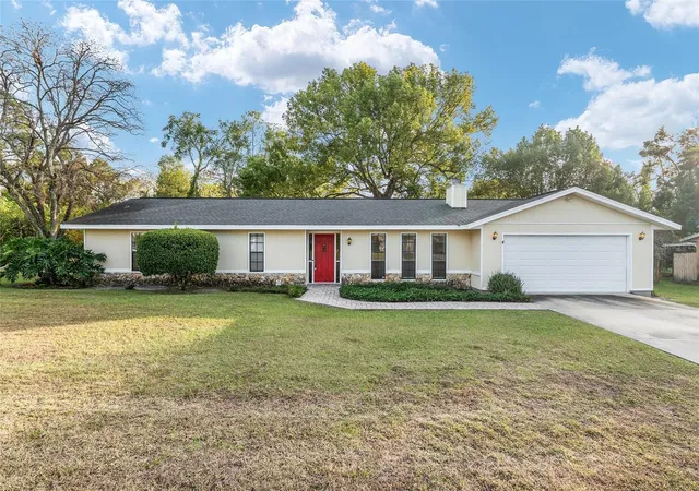 Photo 1 of Single family home for sale at 3300 Se 32nd Street, Ocala, FL 34471 | MLS# OM714906 | Listing updated on 2026-07-14