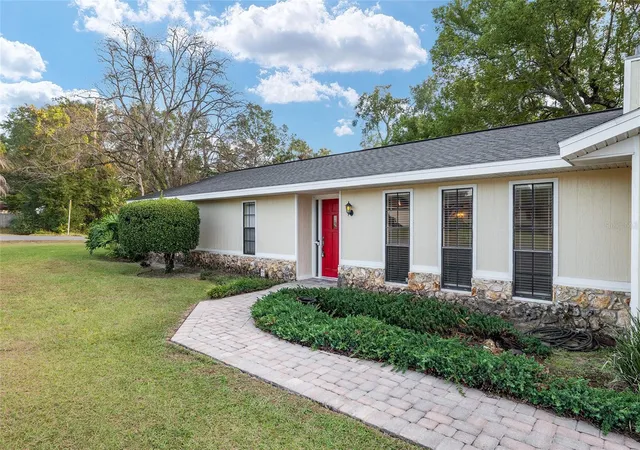 Photo 3 of Single family home for sale at 3300 Se 32nd Street, Ocala, FL 34471 | MLS# OM714906 | Listing updated on 2026-07-14