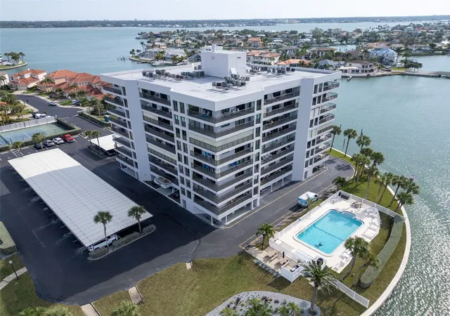 Homes for sale in Clearwater Beach, FL | 1651 Sand Key Estates Ct, Clearwater Beach, FL 33767 | Houzeo