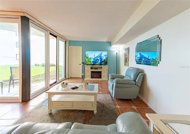 4th image of 5541 Puerta Del Sol Blvd S, ST PETERSBURG, FL 33715