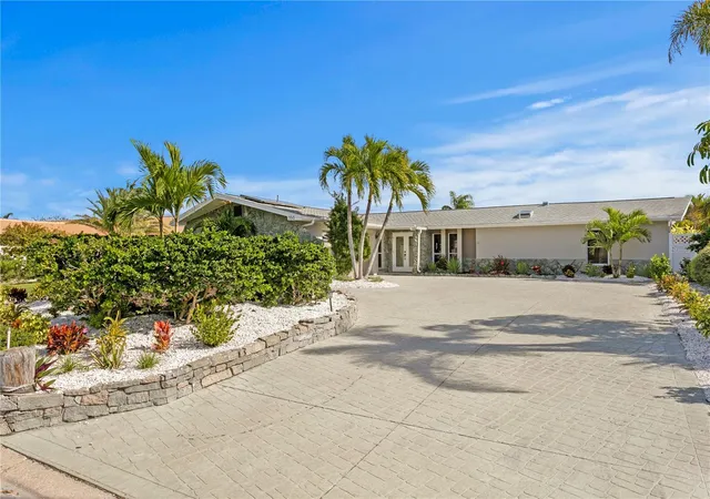 Photo 1 of Single family home for sale at 350 N Julia Cir, St Pete Beach, FL 33706 | MLS# TB8455844 | Listing updated on 2026-10-02