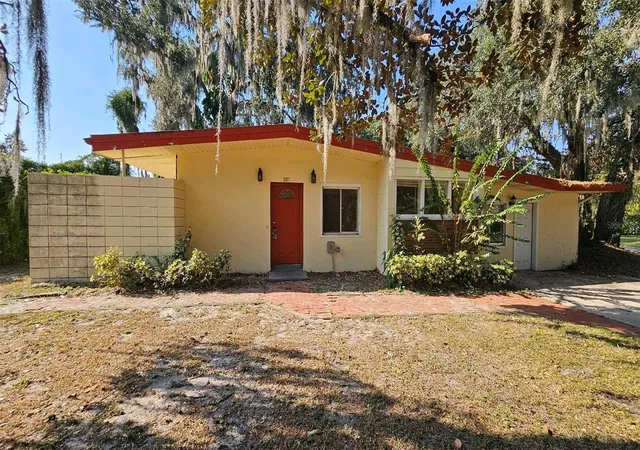 Photo 1 of Single family home for sale at 1017 Cypress St, Leesburg, FL 34748 | MLS# O6366906 | Listing updated on 2026-10-09