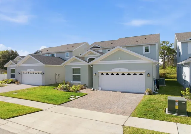 Photo 3 of Single family home for sale at 712 Reflection Lake Dr, Orlando, FL 32807 | MLS# O6366932 | Listing updated on 2026-10-05