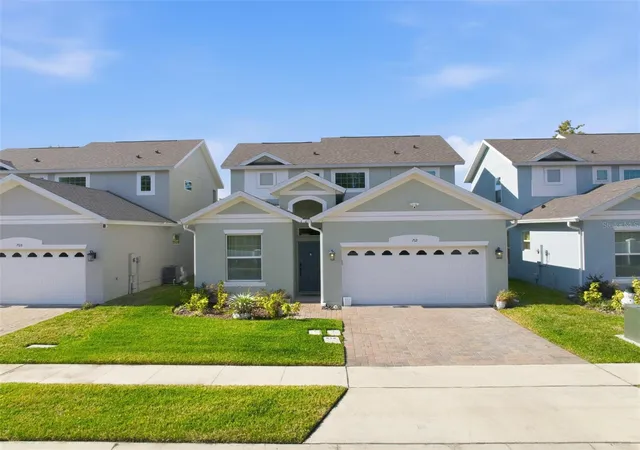 Photo 3 of Single family home for sale at 712 Reflection Lake Dr, Orlando, FL 32807 | MLS# O6366932 | Listing updated on 2026-10-05