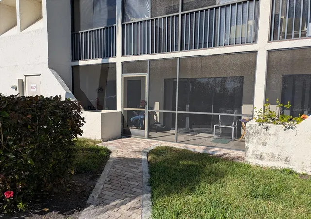 2nd image of 6114 43Rd St W #106E, Bradenton, FL 34210 | MLS# A4675050