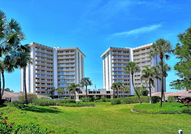 Homes for sale in Longboat Key, FL | 2301 Gulf Of Mexico Dr, Longboat Key, FL 34228