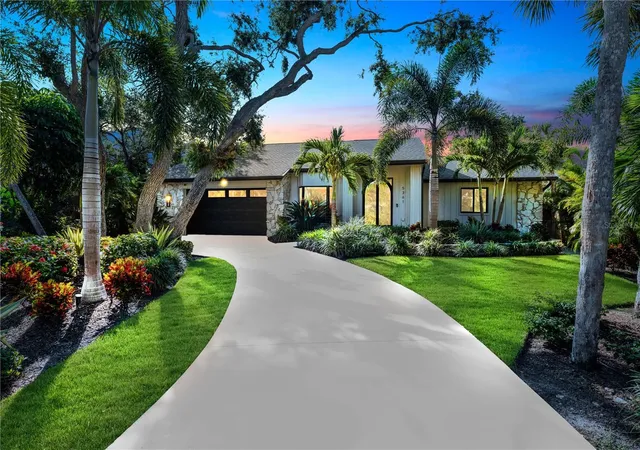 Photo 1 of Single family home for sale at 5361 Siesta Ct, Sarasota, FL 34242 | MLS# TB8455948 | Listing updated on 2026-08-27