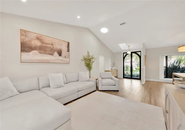 Photo 3 of Single family home for sale at 5361 Siesta Ct, Sarasota, FL 34242 | MLS# TB8455948 | Listing updated on 2026-08-27