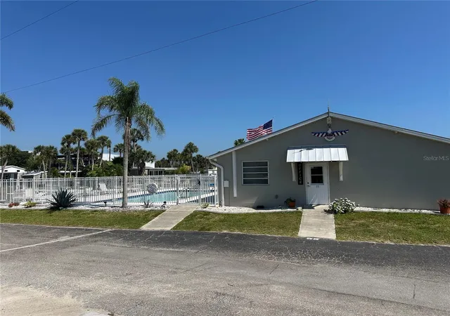 5th image of 7500 Park Pointe Dr #13, Englewood, FL 34224 | MLS# D6145180