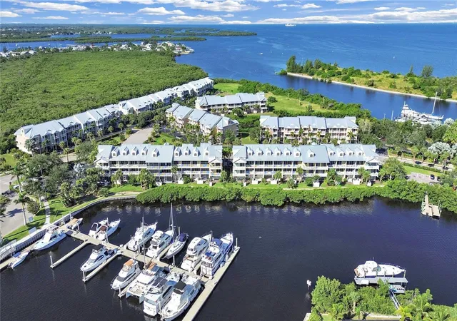 Photo 4 of Townhouse for sale at 423 Bahia Beach Blvd, Ruskin, FL 33570 | MLS# A4675079 | Listing updated on 2026-10-04