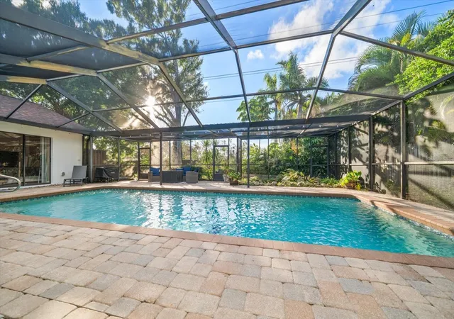 5th image of 3408 Fairfield Trl, Clearwater, FL 33761 | MLS# TB8456035