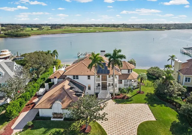 Photo 3 of Mansion for sale at 429 St Andrews Dr, Clearwater, FL 33756 | MLS# TB8456045 | Listing updated on 2026-08-21