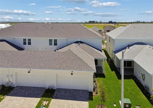 3rd image of 8111 Seaflower Pkwy, Bradenton, FL 34210 | MLS# R4910384