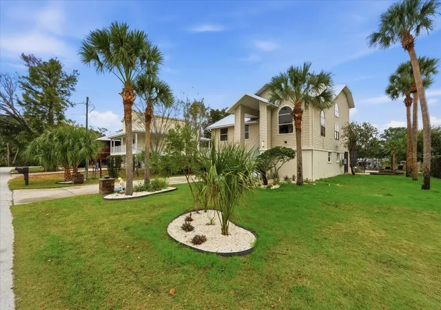 2nd image of 1821 Nw 20th Ave, Crystal River, FL 34428 | MLS# W7881401