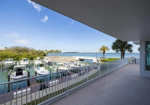 3rd image of 2 Seaside Ln #103, Belleair, FL 33756 | MLS# TB8456311