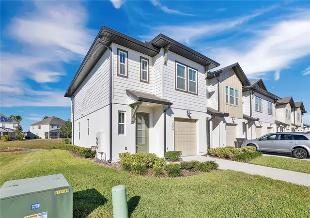 Photo 2 of Townhouse for sale at 1484 Discovery St, Davenport, FL 33896 | MLS# O6367290 | Listing updated on 2026-08-13